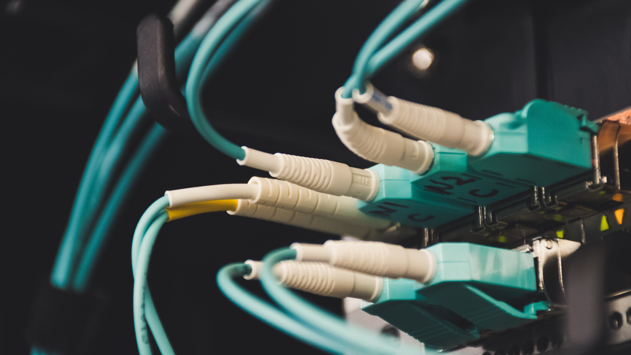ACM start onderzoek naar ontwikkeling van glasvezel in Nederland